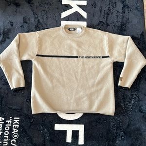 The northface sweater pullover